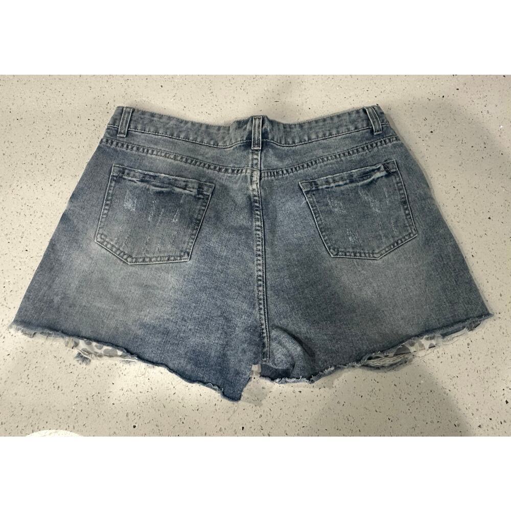 Distressed Shorts Women Size XL - Picture 2 of 3